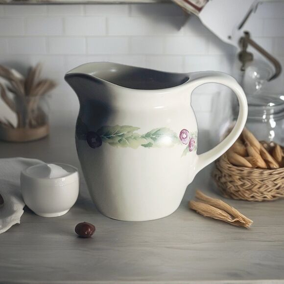 VTG Pfaltzgraff Creamer Jug Pitcher White "Jamberry" Stoneware Replacement - Picture 1 of 7